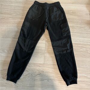 ALO Women’s Joggers black with black detail pockets side and back size S